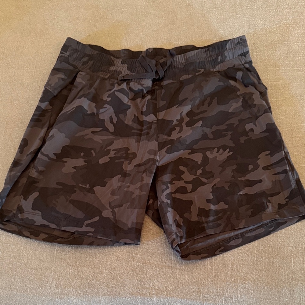 Tuff Athletics Women's Camo Athletic Shorts - Black & Gray